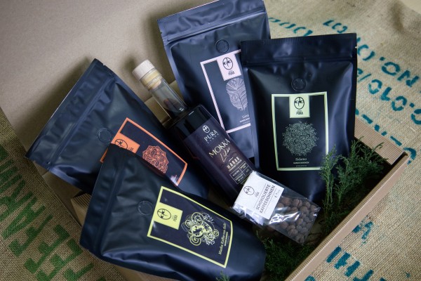 Geschenkbox M 4x 250g Kaffee, 1x Likör, schokolierte Bohnen